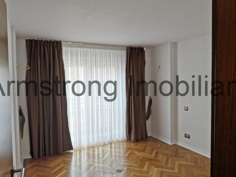 Vanzare 4 camere Unirii lux