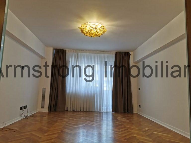 Vanzare 4 camere Unirii lux