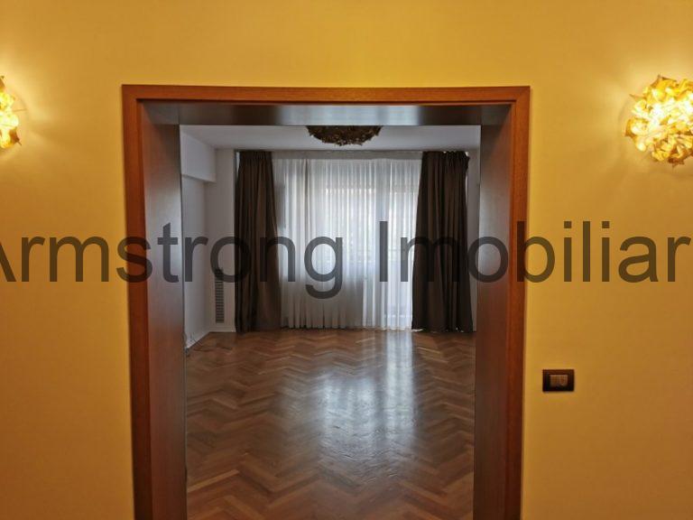 Vanzare 4 camere Unirii lux