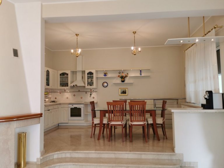 Agentie imobiliara sector 1 Vila superba cu piscina si gradina superba in Domnesti – 460 mp utili, teren 2600 mp – Agentie IMOBILIARA sector 1